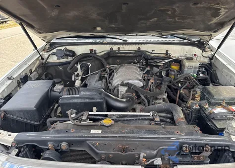 2005 Toyota Land Cruiser z USA, uszkodzony, nr VIN JTEHT05J152076068